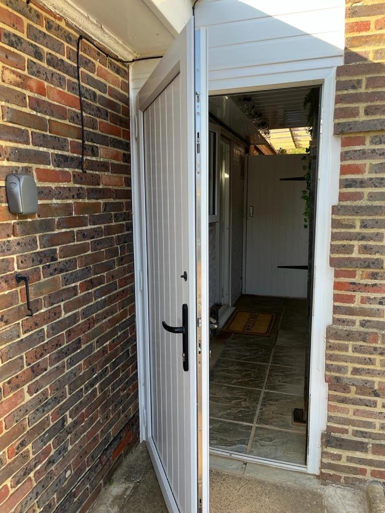 Central Ensuite Guest Unit With Ac And Free On-Street Parking Hove Buitenkant foto